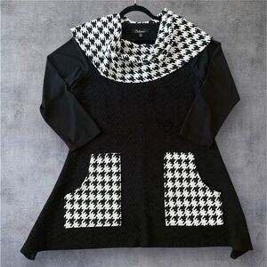 Calessa houndstooth patterned tunic dress with a cowl neck and pockets Size LRG